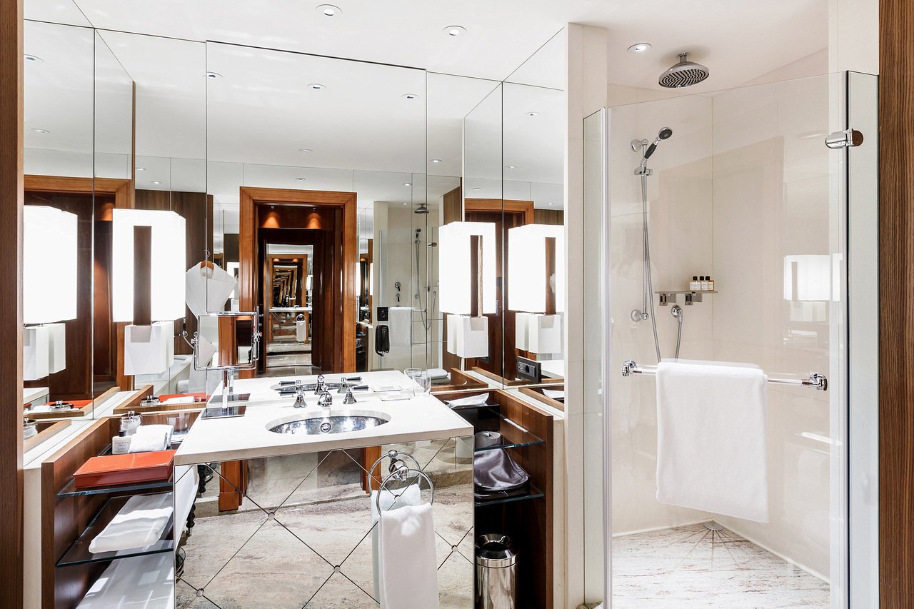 Ararat-Park-Hyatt-Moscow-Park-Deluxe-Twin-Bathroom.jpg