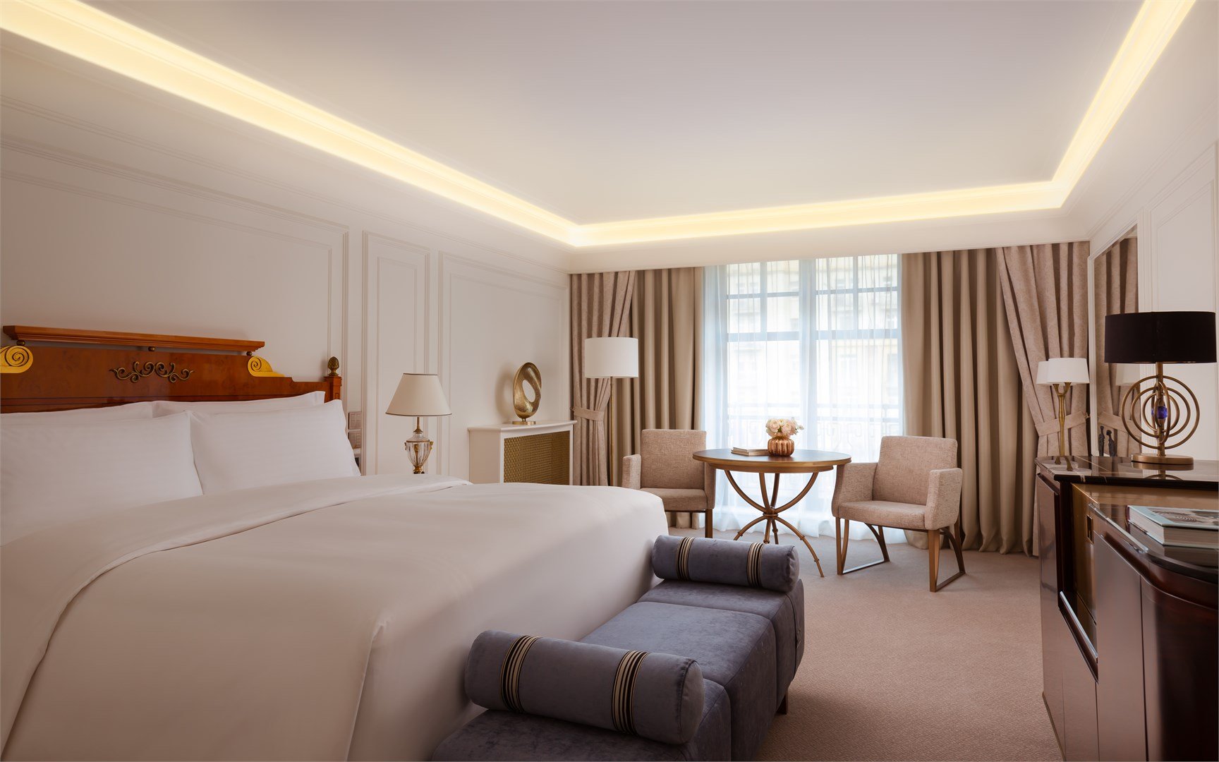 Deluxe King room.jfif