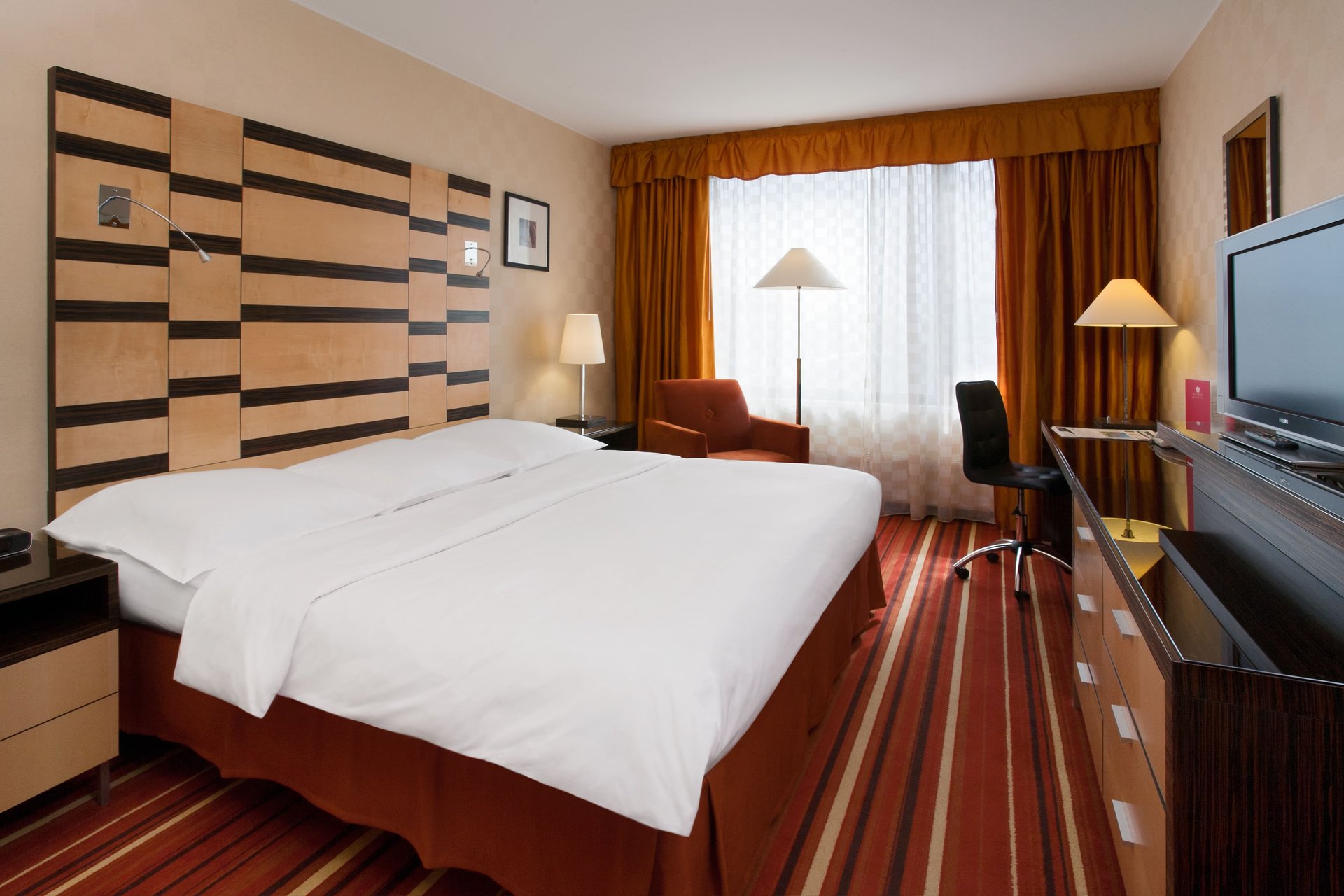 Suite_bedroom.jpg