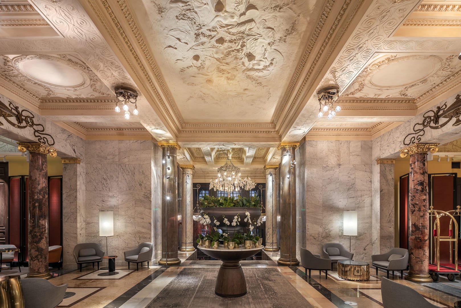 2 Metropol Lobby (1).jpg