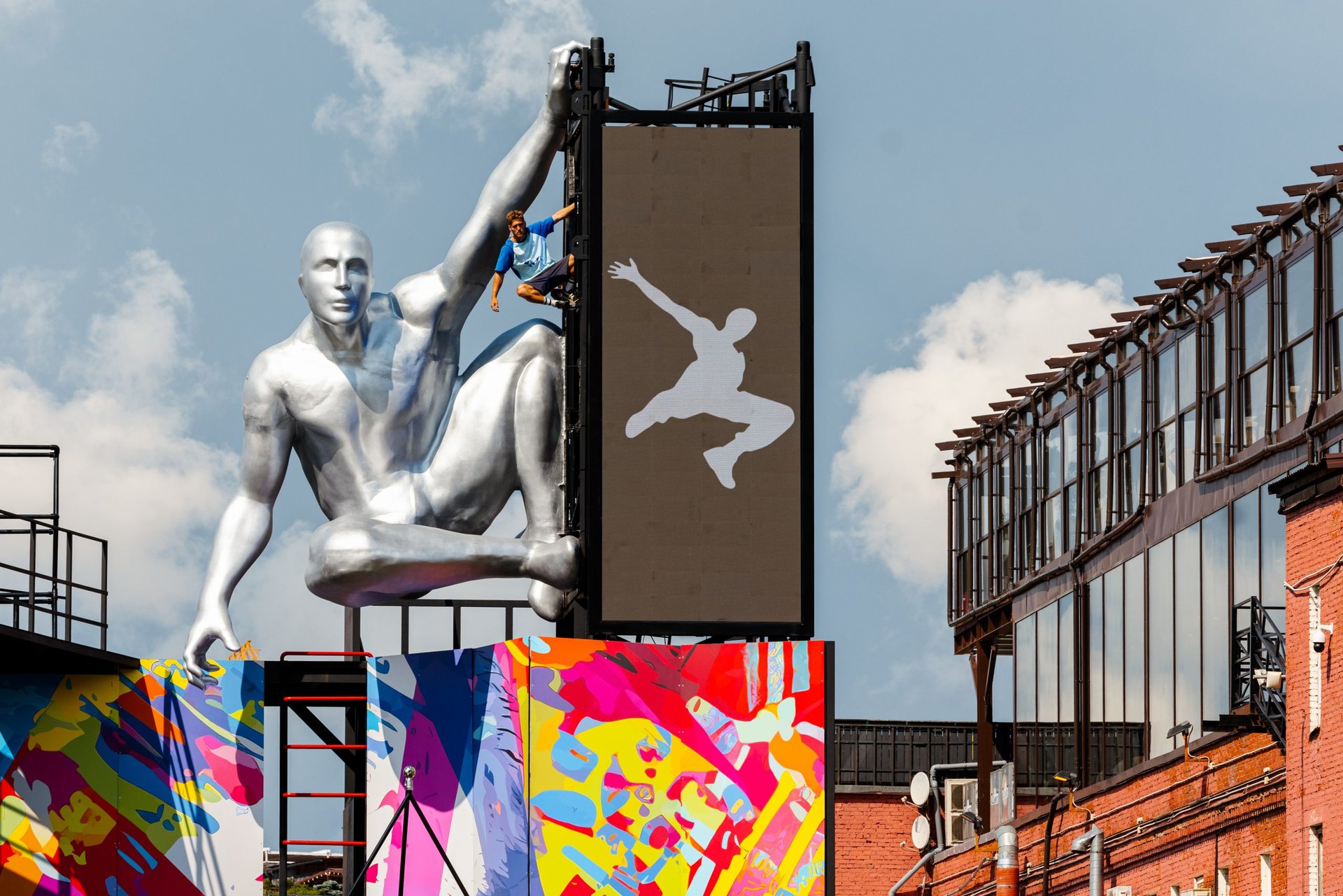 parkur-moscow2030-kgh-krasniy-oktiabr-statue-scaled.jpg
