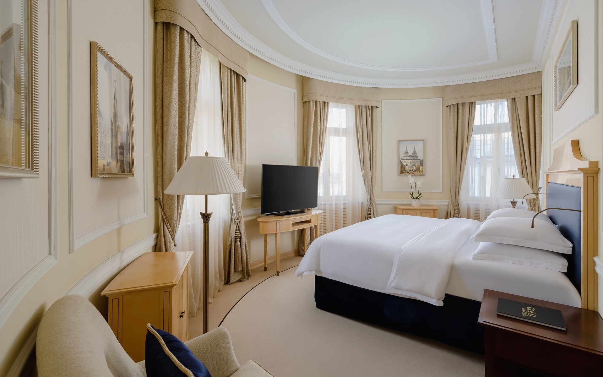 Kremlin Suite_Guestrooms_3_1.jpg