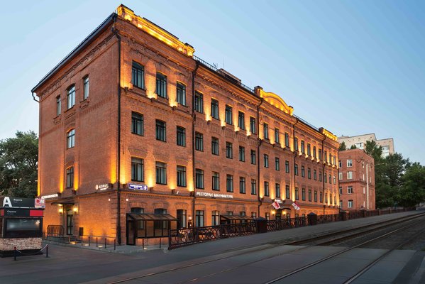 AZIMUTHotelTulskaya_Facade  Night_2.jpg
