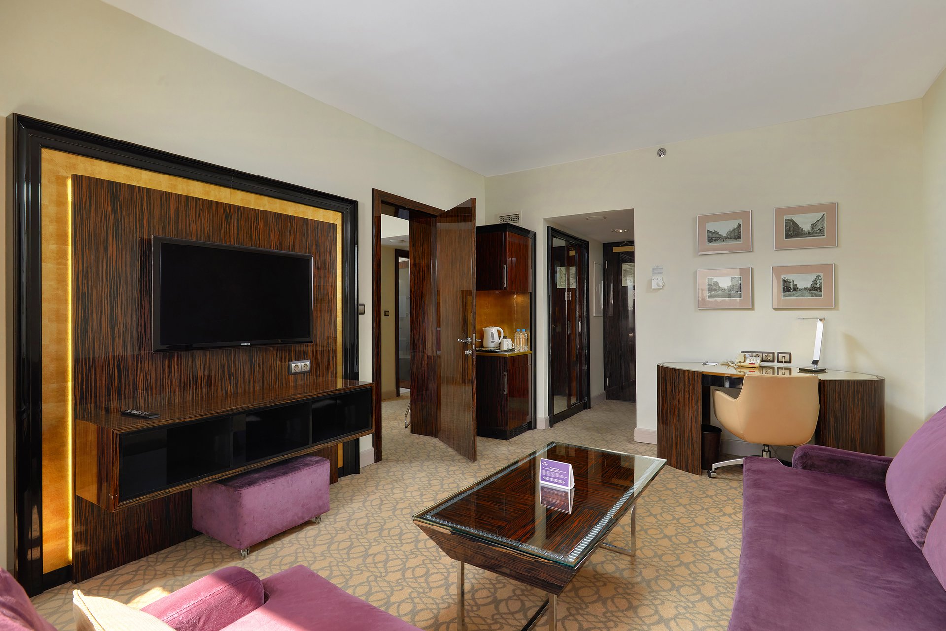 Rooms_016 copy.jpg