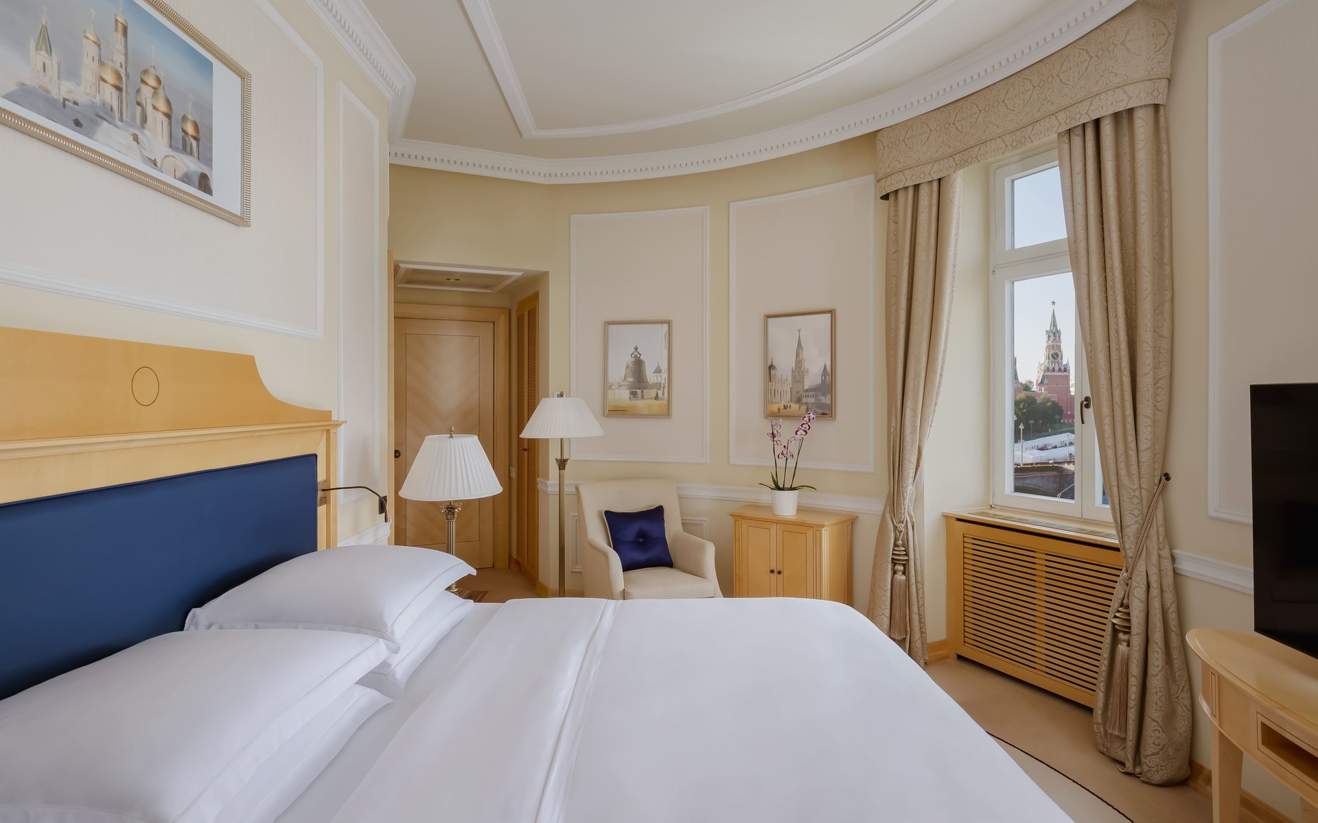 Kremlin Suite_Guestrooms_3_2.jpg