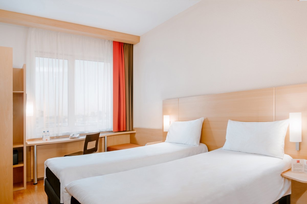 Twin room.jpg