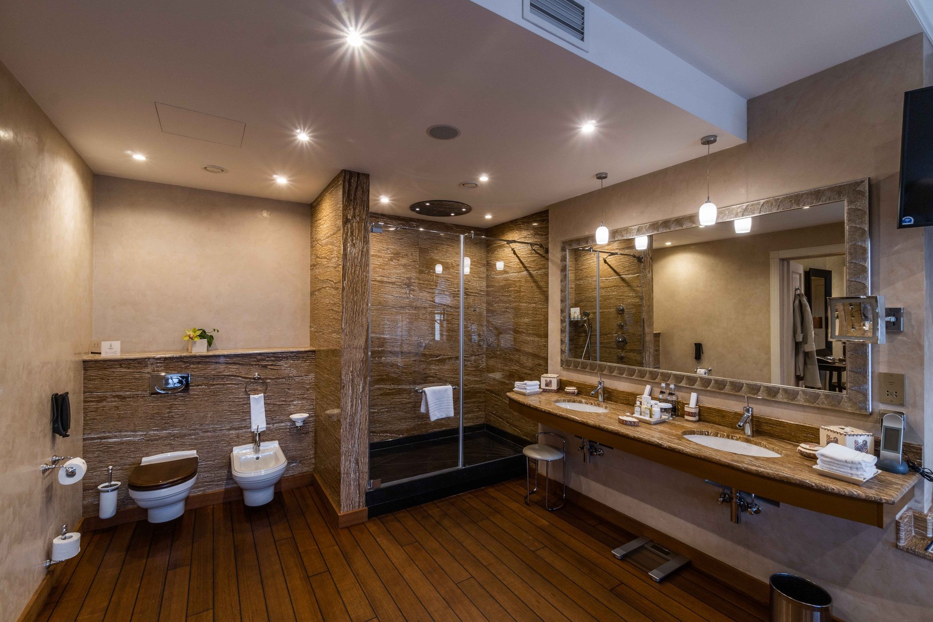 Family Suite-3_11_11zon.jpg