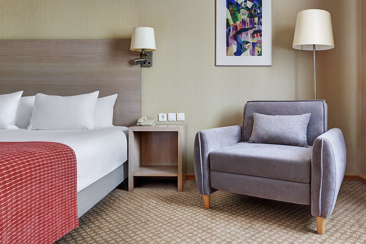 lesnaya_by_safmar_superior_room_with_folding_chair_italian_king_5.jpg