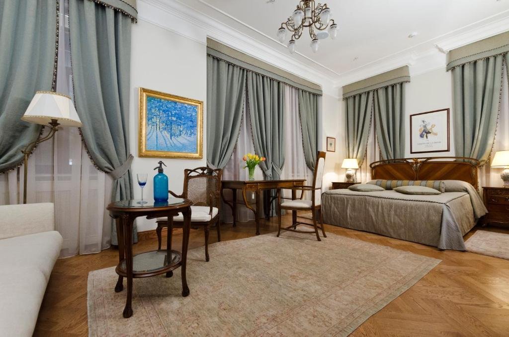 Junior Suite 2.jpeg