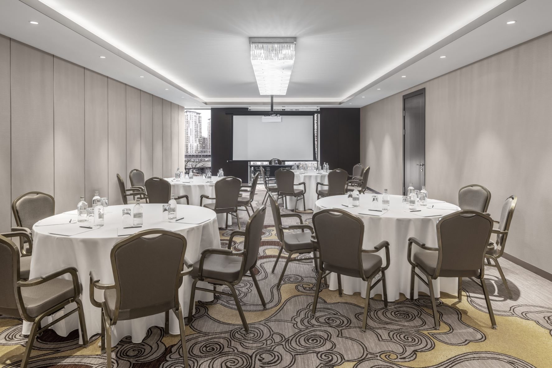 Тайшань_Round Tables sm.jpg