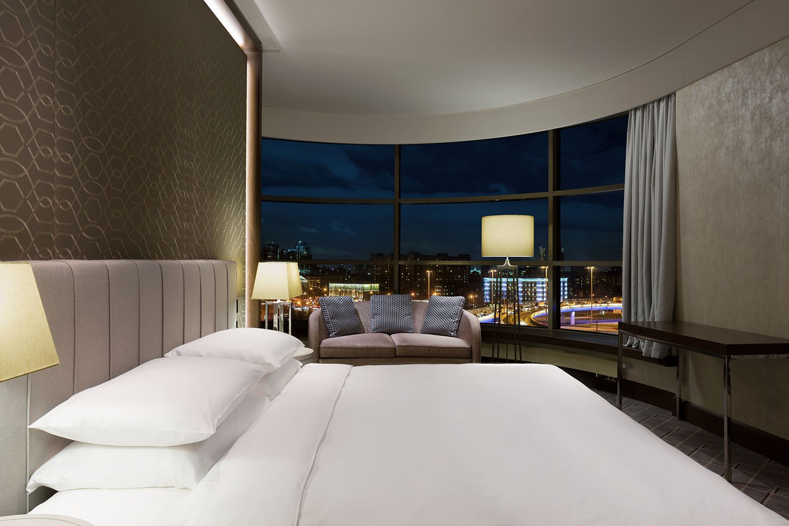 Hyatt Regency Moscow Petrovsky Park - Regency Suite Deluxe - Bedroom.jpg