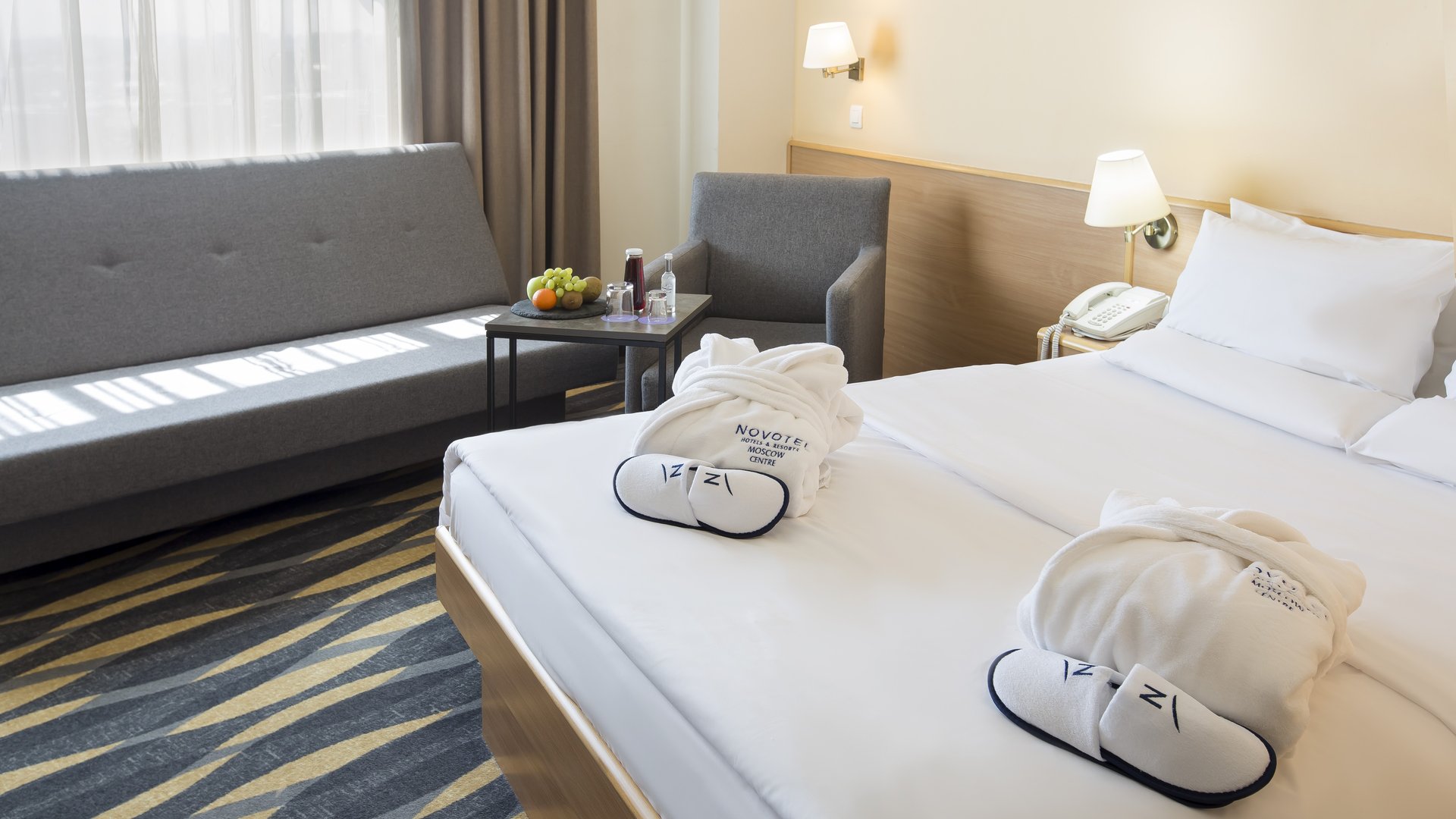 QSE - Executive Room with 1 queen-size bed and sofa.jpg