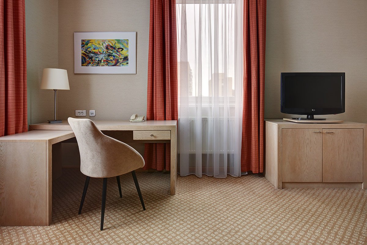 lesnaya_by_safmar_executive_suite_living_room_935 (4).jpg