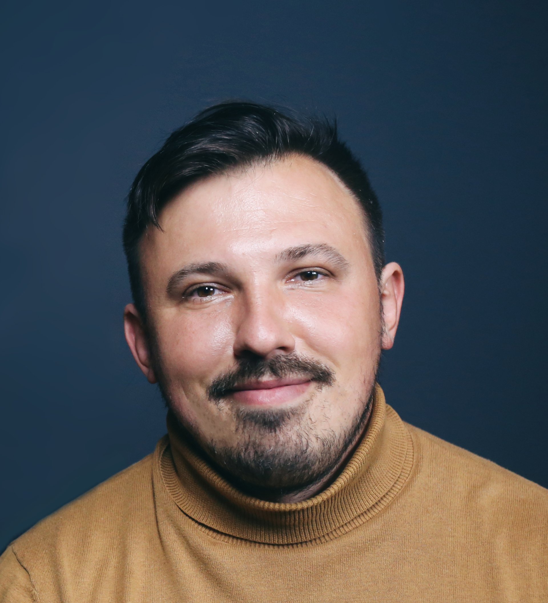 Максим Яхонтов