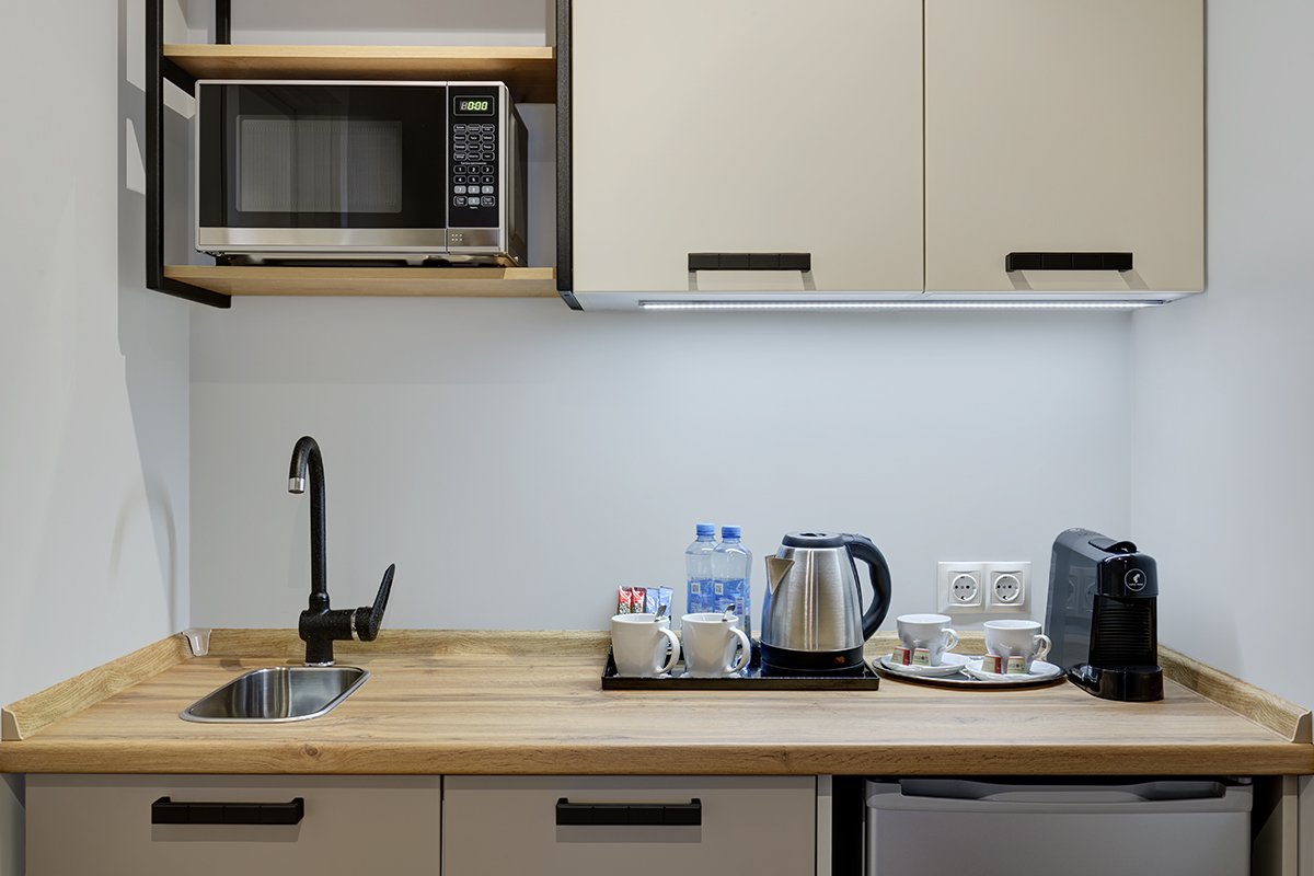 suschevsky_by_safmar_executive_suite_king_kitchenette.jpg