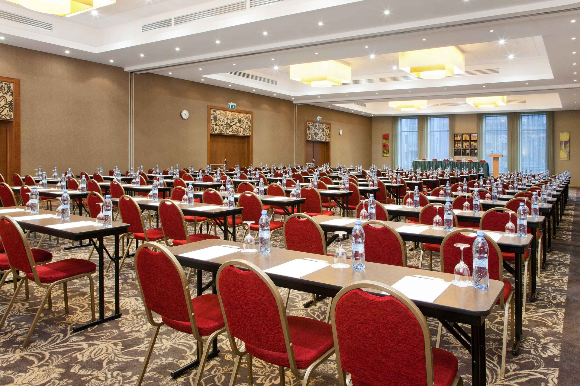 moscow_lsuschevsky_grand_ball_room_class_1_1_11zon.jpg
