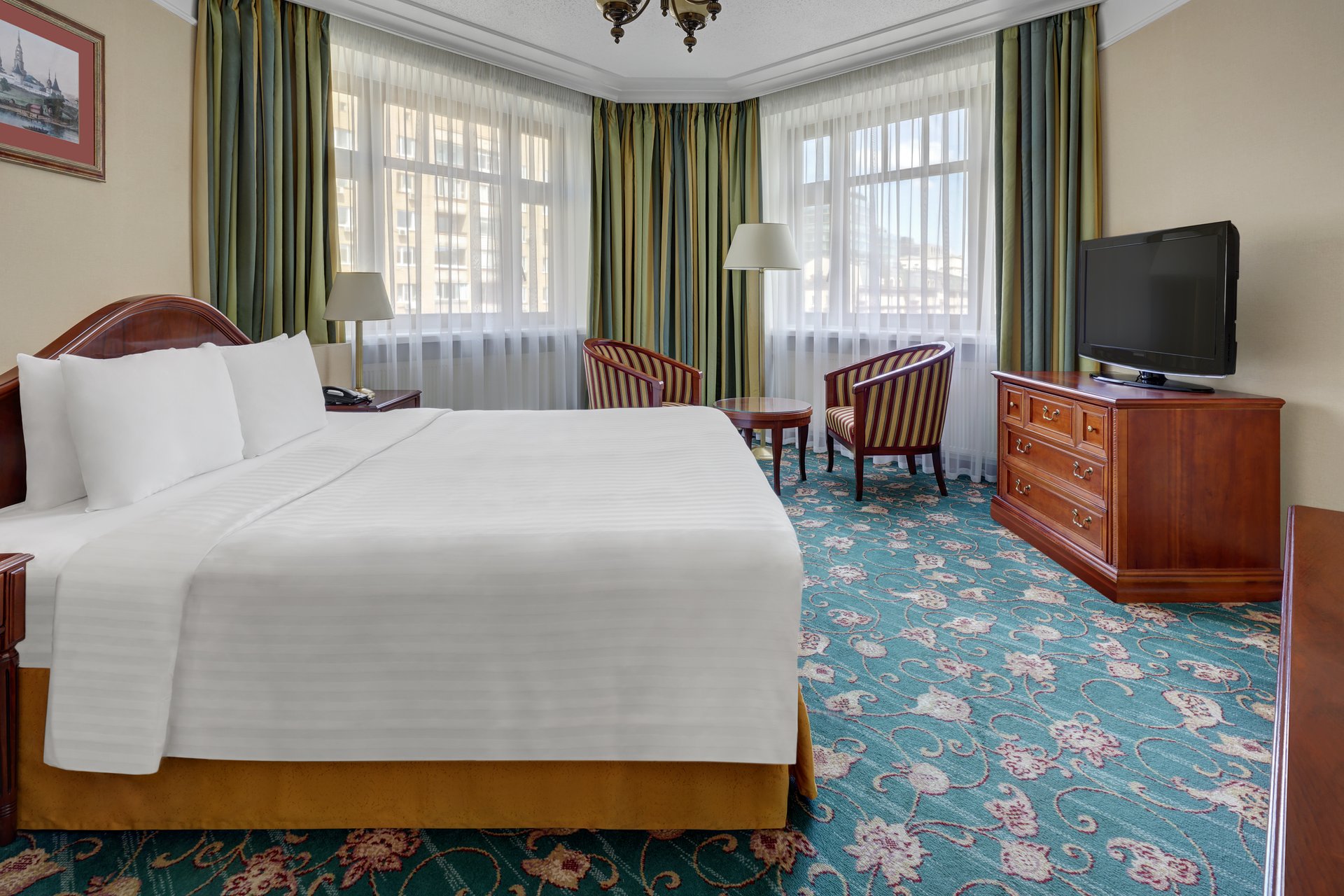 Safmar_Tverskaya_corner_suite_1 (1).jpg