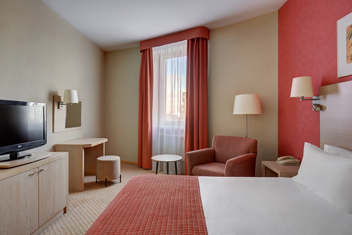 lesnaya_by_safmar_executive_suite_bed_room_928 (1).jpg