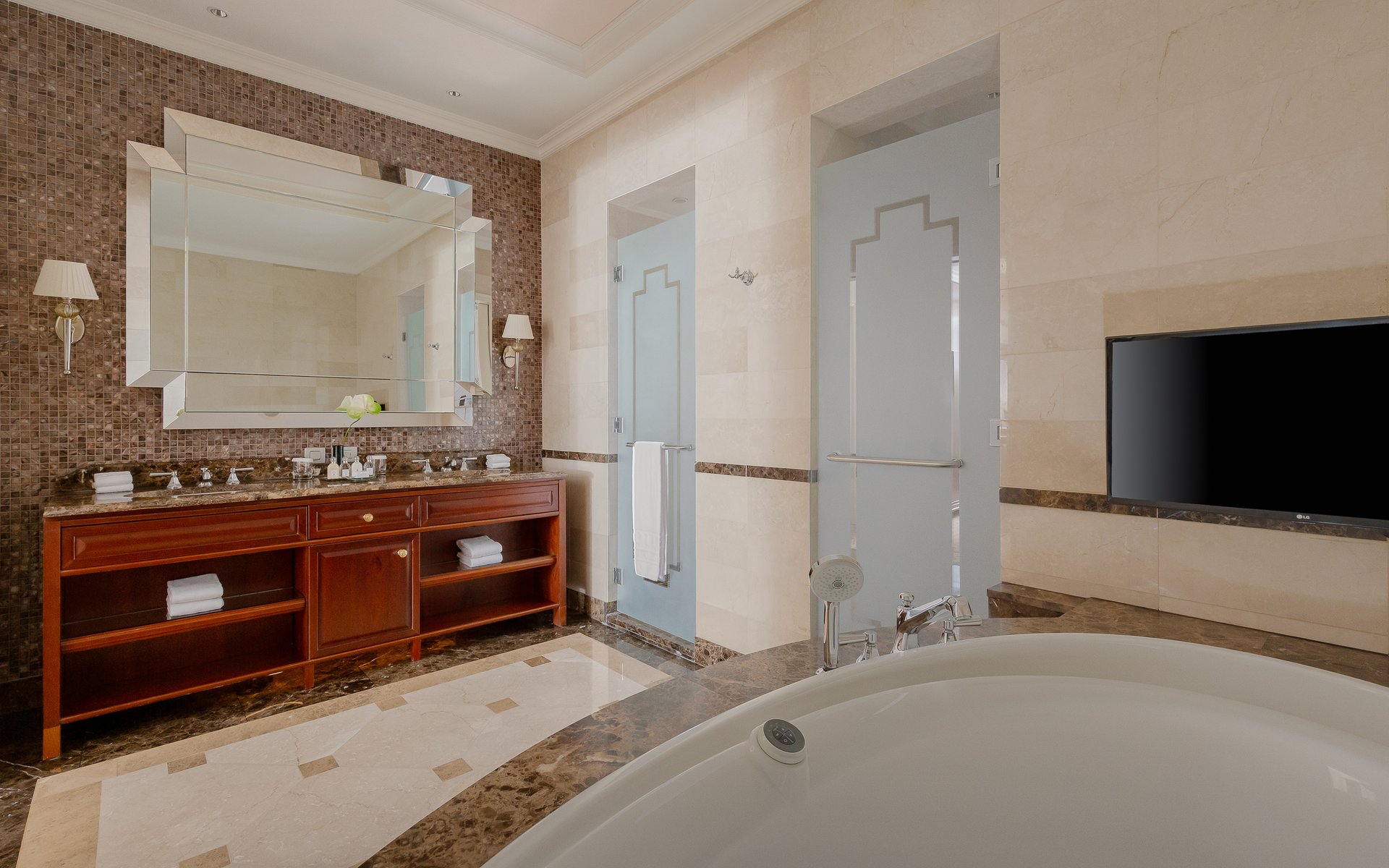 Lotte_Moscow_Charlotte 1031_5.jpg